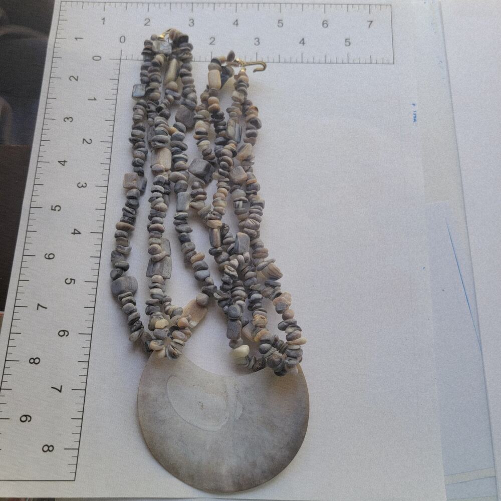 Vintage Necklace Gray Stone Chip Multi Strand With Large Shell Crescent Pendant - Picture 10 of 10